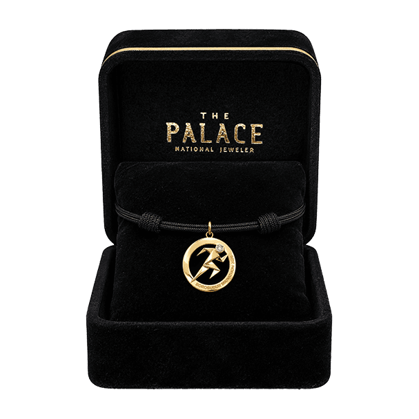 Charm bracelet di dalam kotak The Palace