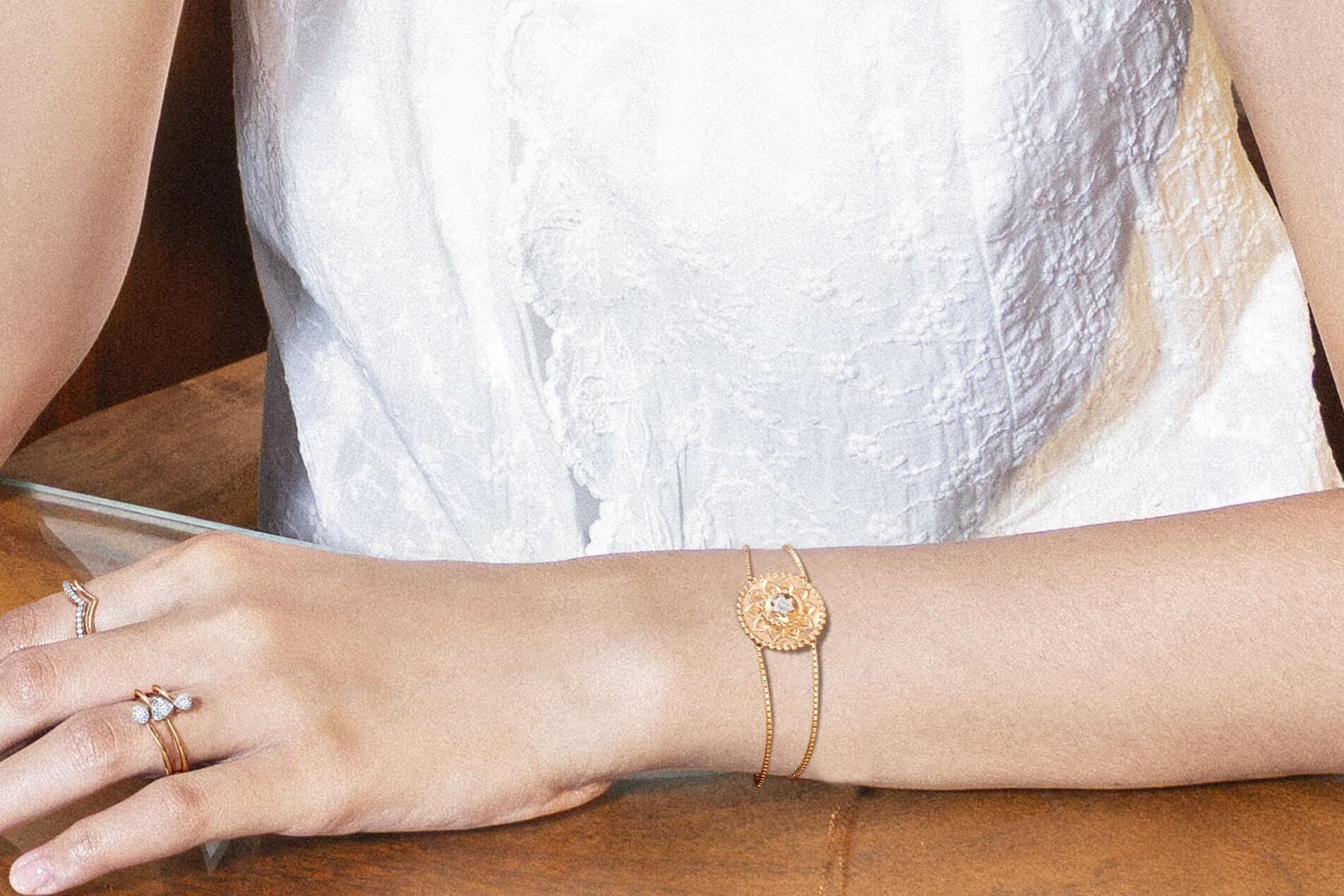Model Gelang Emas Terbaru untuk Melengkapi Gaya Elegan di Hari Kemerdekaan