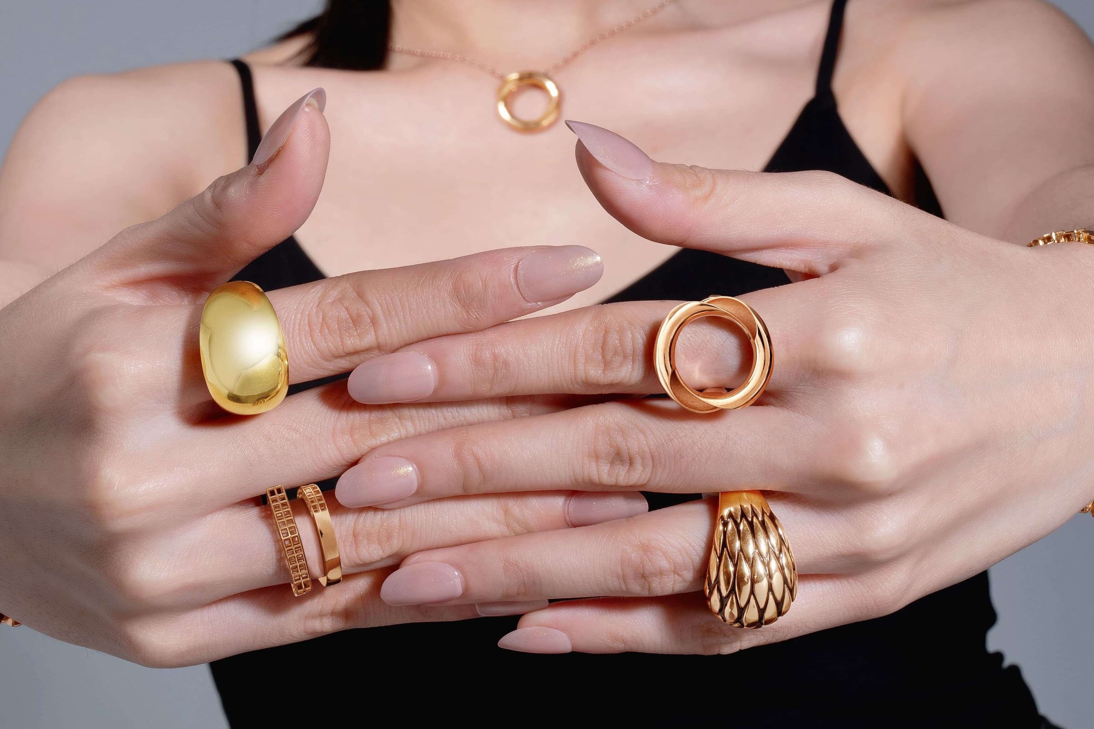 Inspirasi Model Cincin Emas Polos yang Stylish dan Tidak Lekang oleh Tren