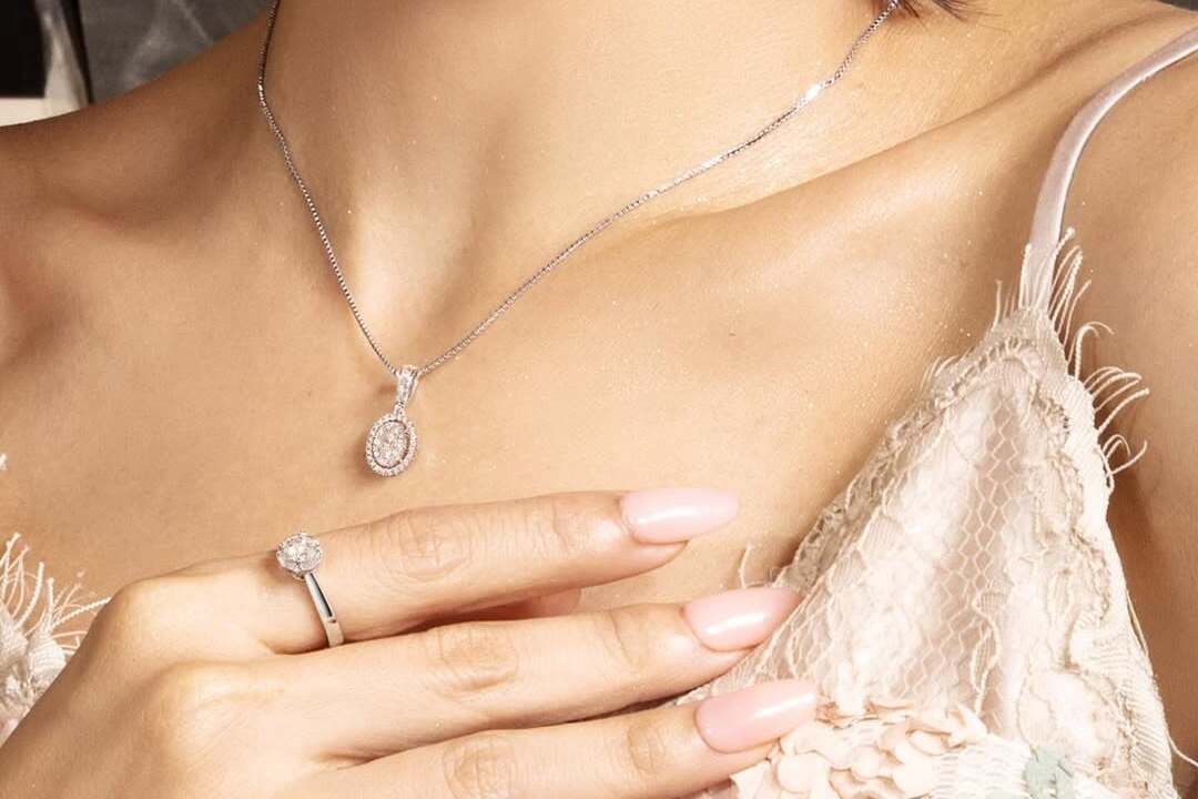 Styling Kalung Berlian untuk Daily Fashion yang Simpel dan Chic agar Tetap Stylish