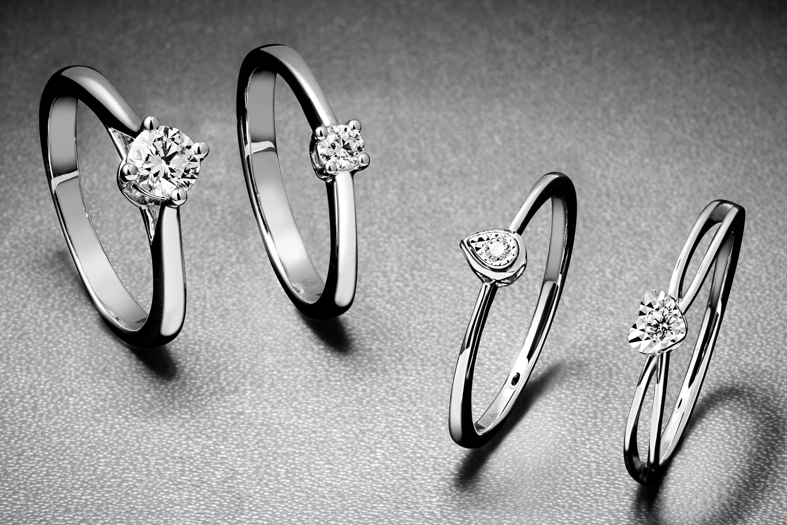 Kenali Perbedaan Harga Cincin Emas Putih Berdasarkan Kadar dan Kualitas dari The Palace