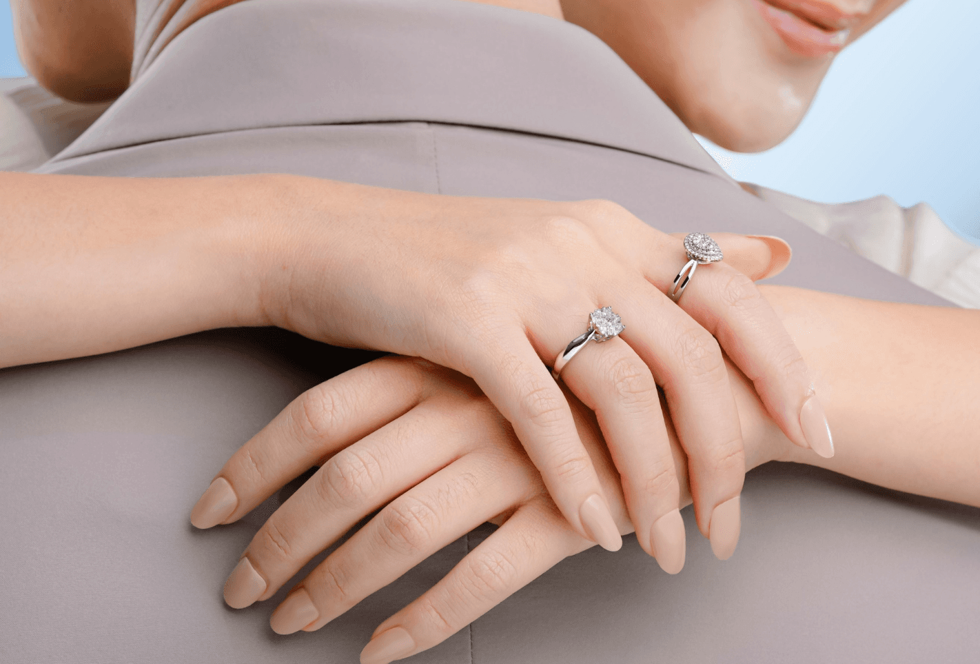Model Cincin Tunangan Solitaire Modern dengan Desain Elegan untuk Pasangan Masa Kini
