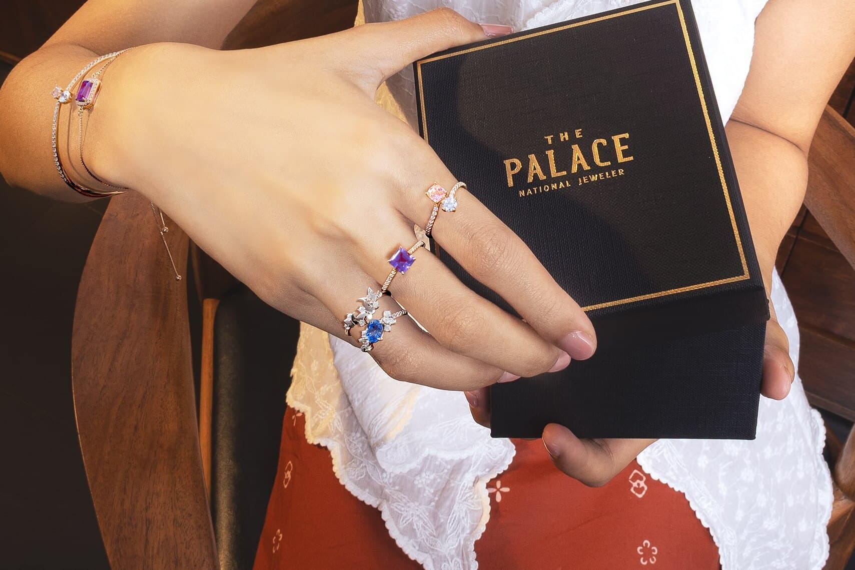 Hadiah Pernikahan untuk Teman, Pilih Perhiasan Emas 9K, 18K, atau 24K?
