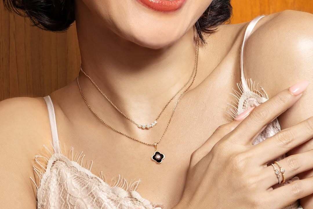 Inspirasi Liontin Kalung Emas Simple untuk Tampilan Elegan Sehari-Hari