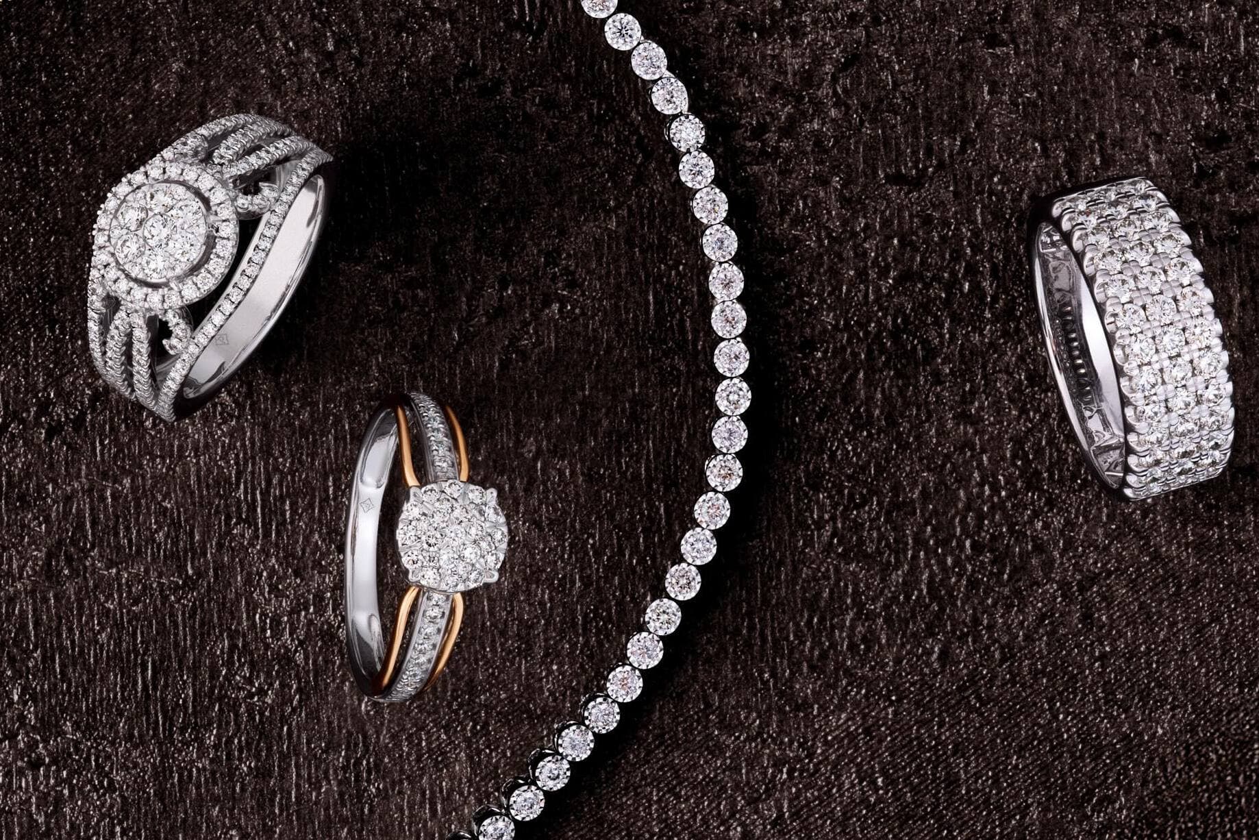Inspirasi Daily Look dengan Perhiasan Emas Putih yang Timeless Untuk Tampil Elegan