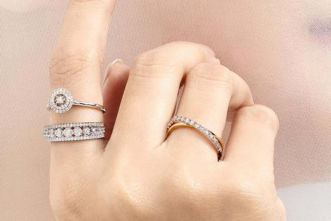 Trend Terbaru Cincin Wanita Model Stacking Tampil Elegan untuk Setiap Gaya!
