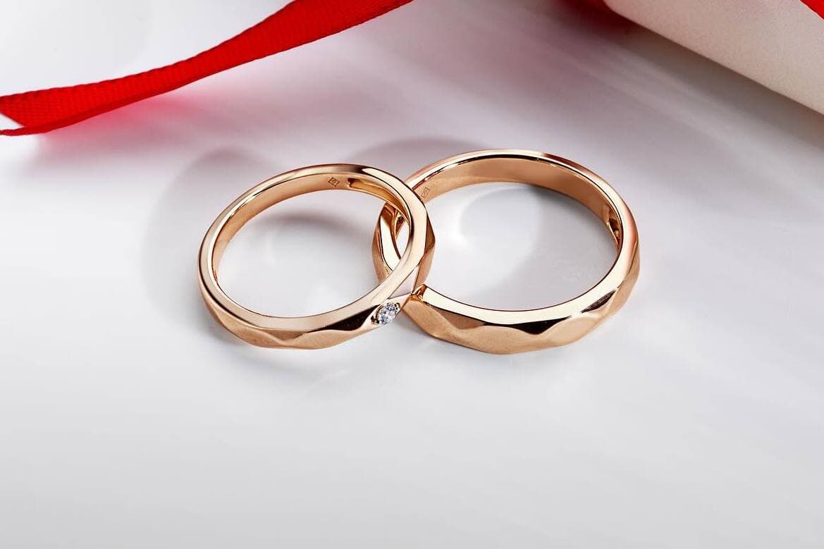 Keindahan Gold Wedding Rings di The Palace: 18K Berkualitas dan Craftsmanship Terbaik