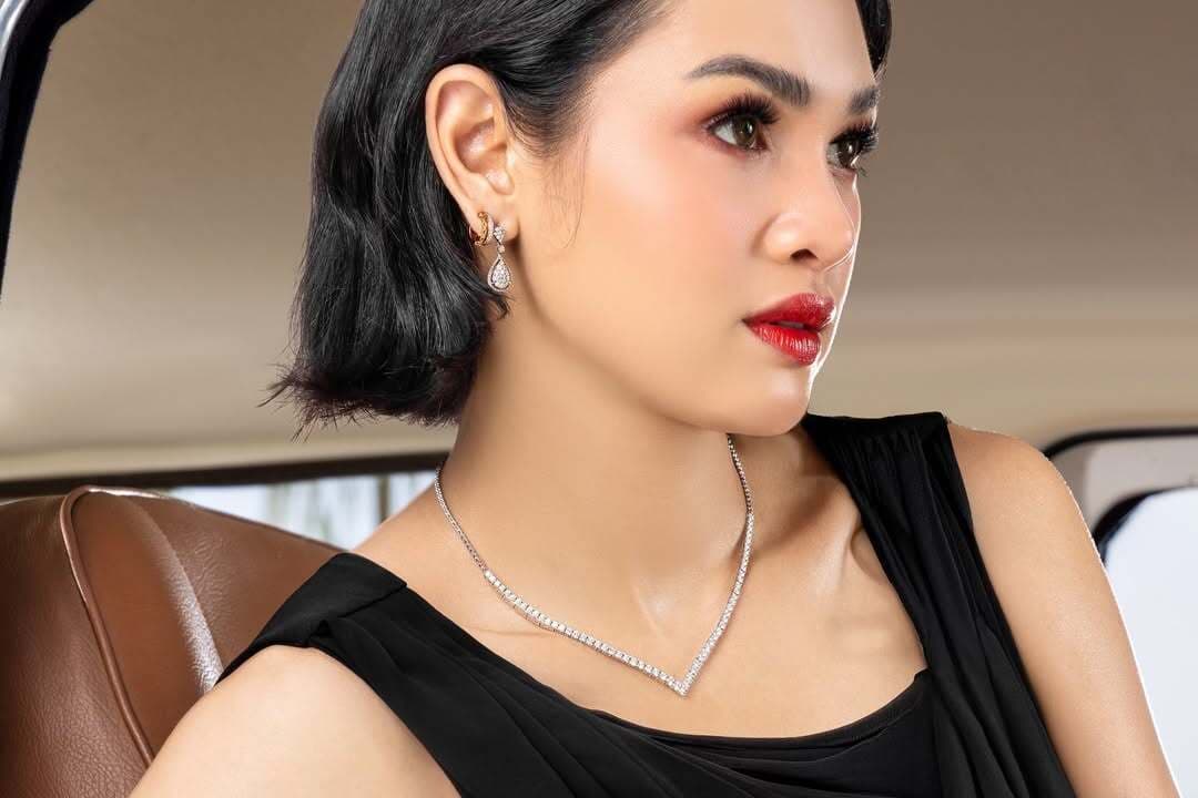 Koleksi Perhiasan Emas 18 Karat Terbaru The Palace dan Lihat Update Harganya Hari Ini