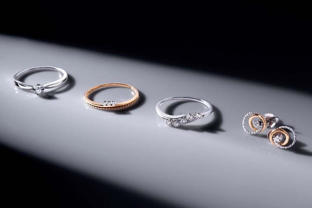 Faktor yang Mempengaruhi Harga Cincin Emas Putih pada Perhiasan Masa Kini!