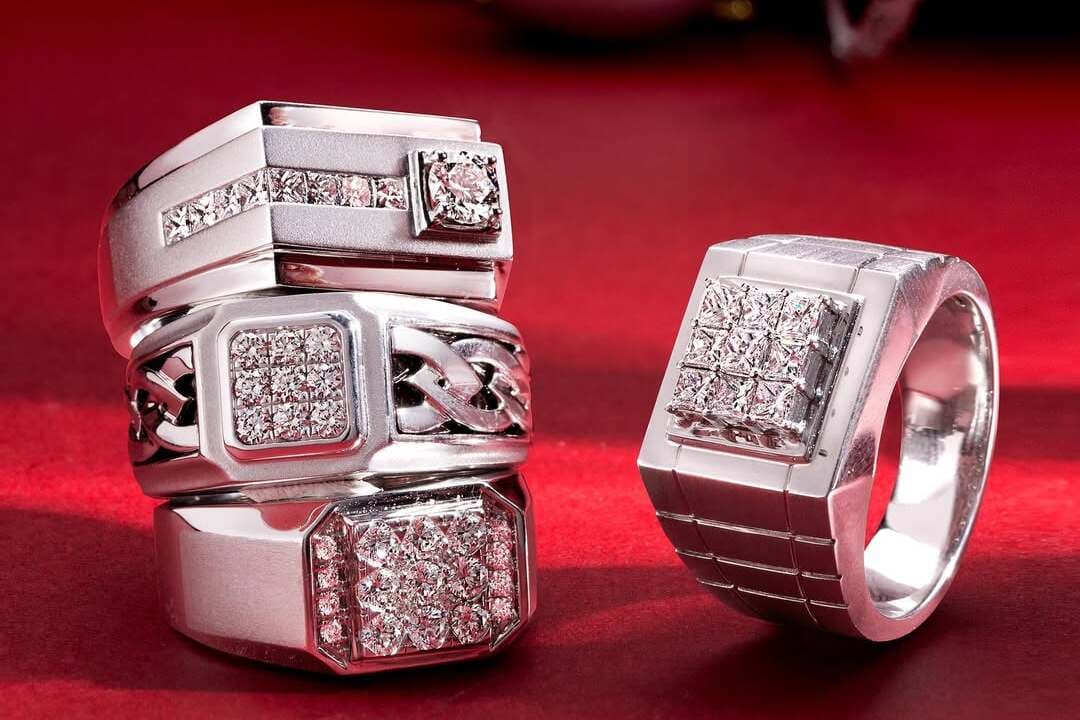 Mix and Match Cincin Pria Masa Kini untuk Tampilan Stylish