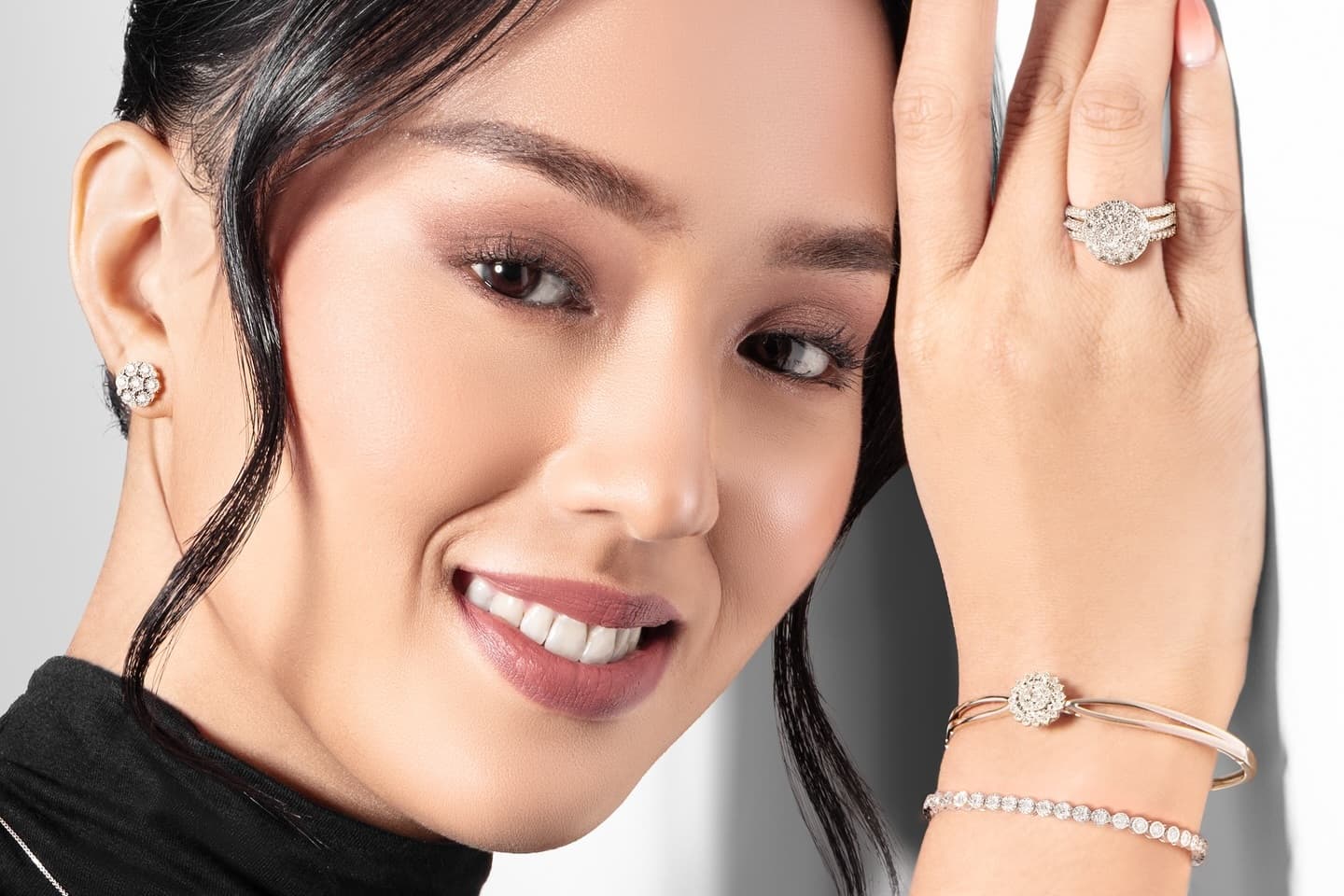 15 Anting Emas Putih Elegan 18K dari The Palace Jeweler untuk Berbagai Momen Istimewa