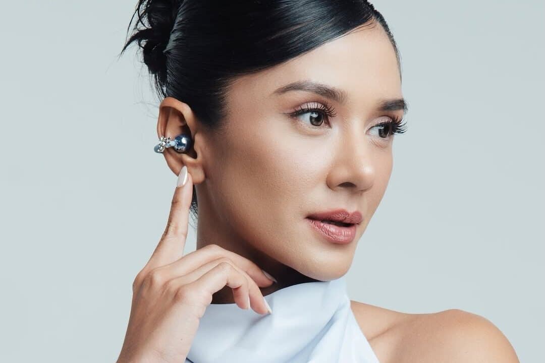 Koleksi Berlian 2-in-1 dari The Palace untuk HUAWEI FreeClip 2 yang Bisa juga dijadikan Liontin