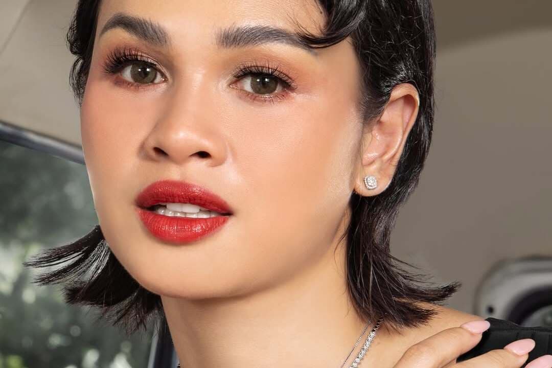 Model Anting Emas Putih dengan Kadar Ideal yang Tepat untuk Tampilan Sehari-hari