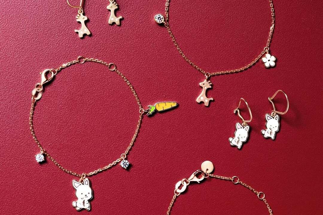 Pilihan Hadiah untuk Bayi Baru Lahir: dari Keperluan Tiap Hari hingga Perhiasan Bermakna