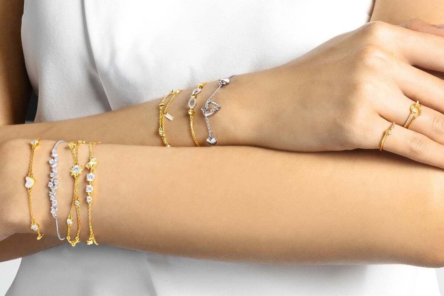 Tren Charm Bracelets Modern dengan Desain Lucu dan Personal untuk Daily Look