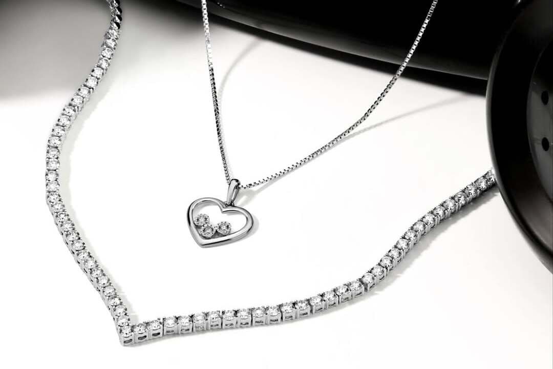 Kalung Emas Terbaru Berhiaskan Liontin Hati Pilihan Terbaik untuk Momen Valentine