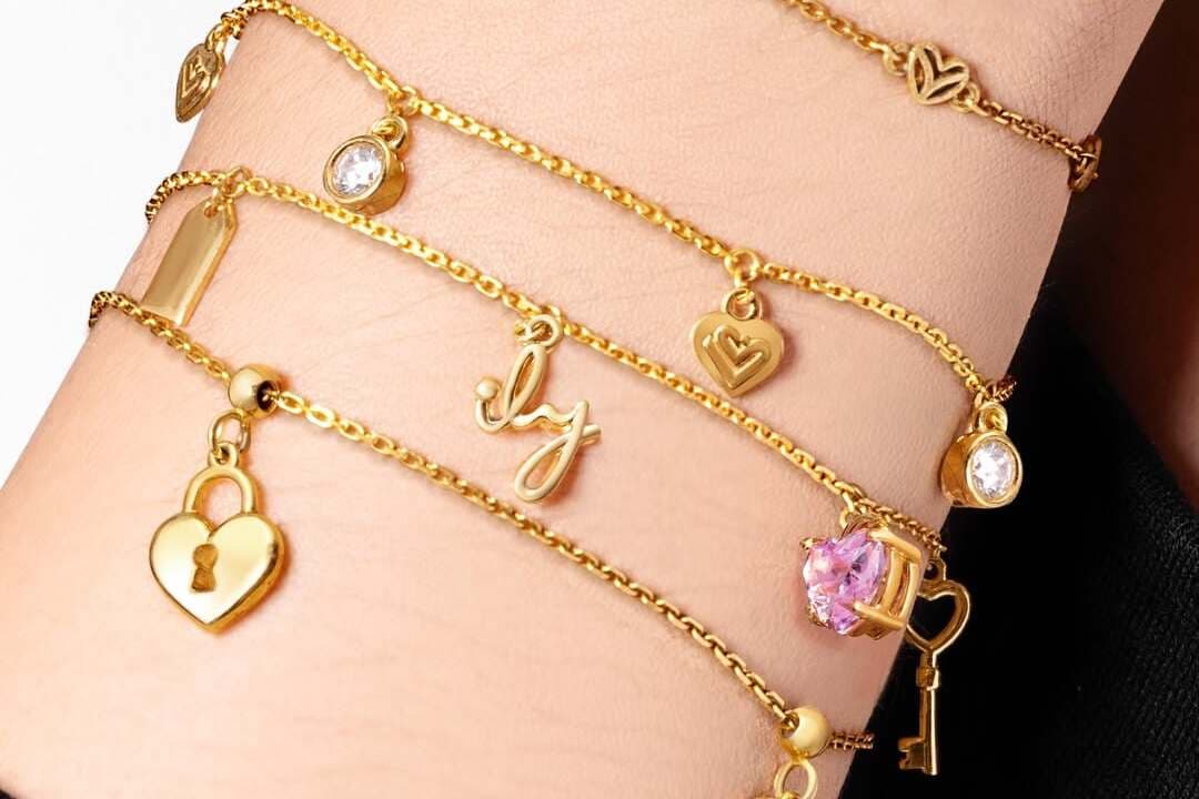 5 Pilihan Charm Bracelets Terbaru The Palace Untuk Mewarnai Setiap Momen Cerita Anda