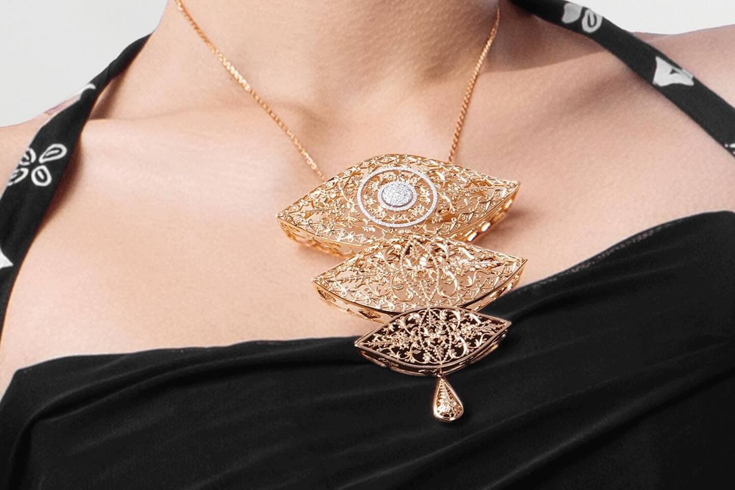 Mix and Match Kalung Emas Model Terbaru dengan Outfit Kemerdekaan Anda!