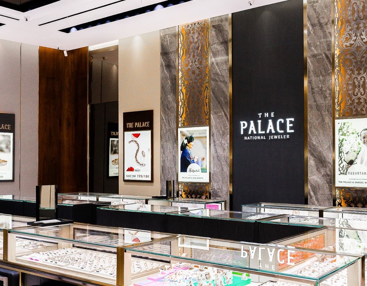 Temukan toko emas dan berlian terdekat di sekitar sini di The Palace Deli Park Medan