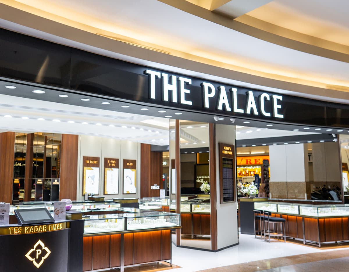 toko emas terdekat di the palace royal plaza surabaya