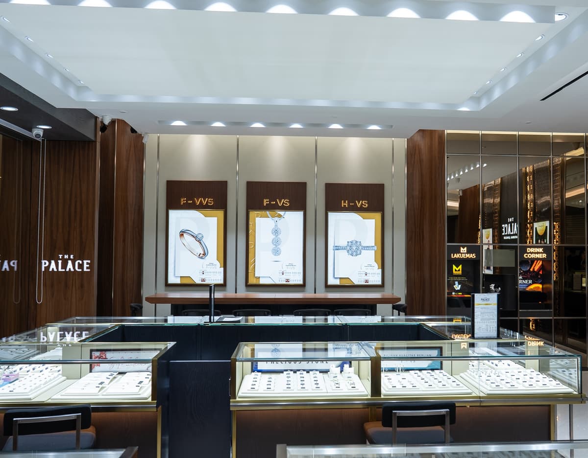 toko perhiasan emas dan berlian the palace palu grand mall