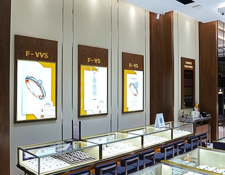 toko gelang terdekat di the palace lippo plaza kupang