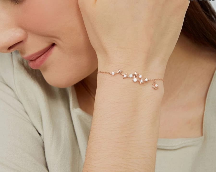 Gambar Gelang Emas dari The Palace Yang Paling Disukai Remaja Umur 17-25 Tahun