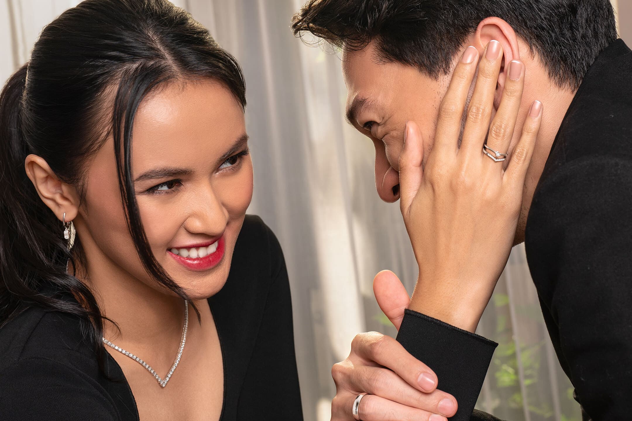 Rayakan Perjalanan Cinta, dengan Koleksi Cincin Kawin Emas Berlian Terbaru The Palace