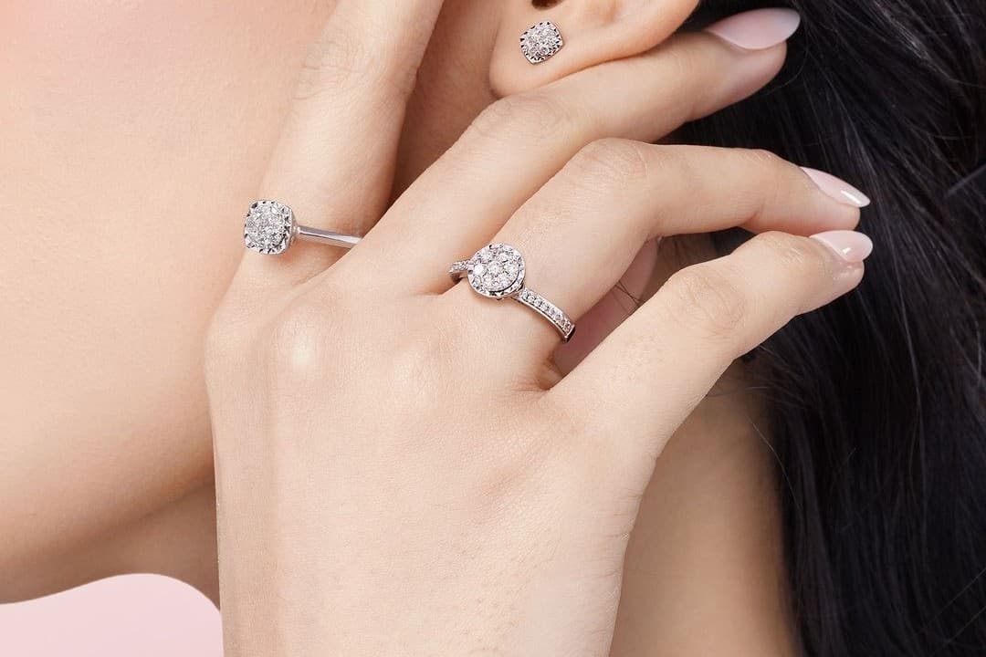Mengapa Emas Putih Cocok Dipakai untuk Cincin Lamaran?