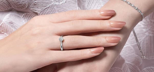 Sentuhan Mewah Cincin Lamaran dengan Bentuk Berlian Paling Populer 2024