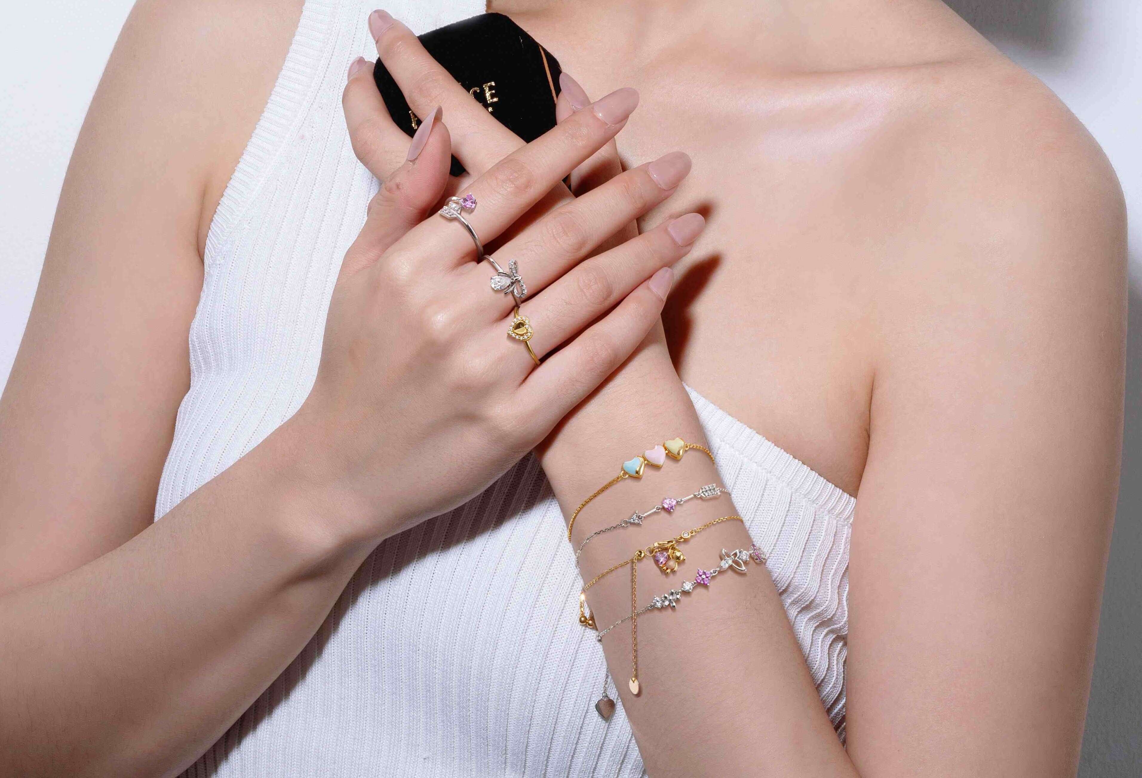 Model Gelang Terbaru Bergaya Stylish untuk Dipakai ke Kampus