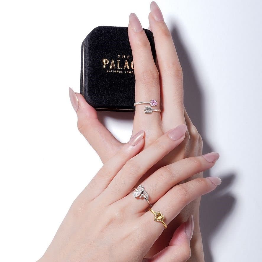 Hadiah Anniversary yang Sempurna untuk Diberikan Saat Dinner Romantis