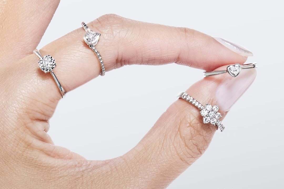 Cincin Emas Putih Wanita, Cocok untuk Tampilan Clean Girl