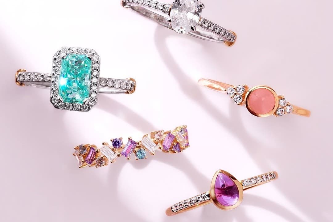 Kapan Waktu yang Tepat untuk Memakai Cincin Permata?