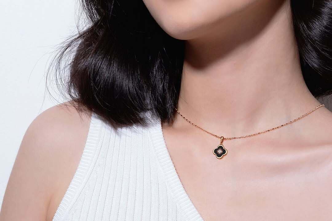 Liontin Kalung Emas yang Sedang Tren untuk Hadiri Berbagai Jenis Acara