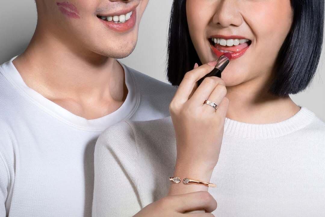 Ide Unik Momen Lamaran, Salah Satunya dengan Cincin Tunangan Terbaru Ini