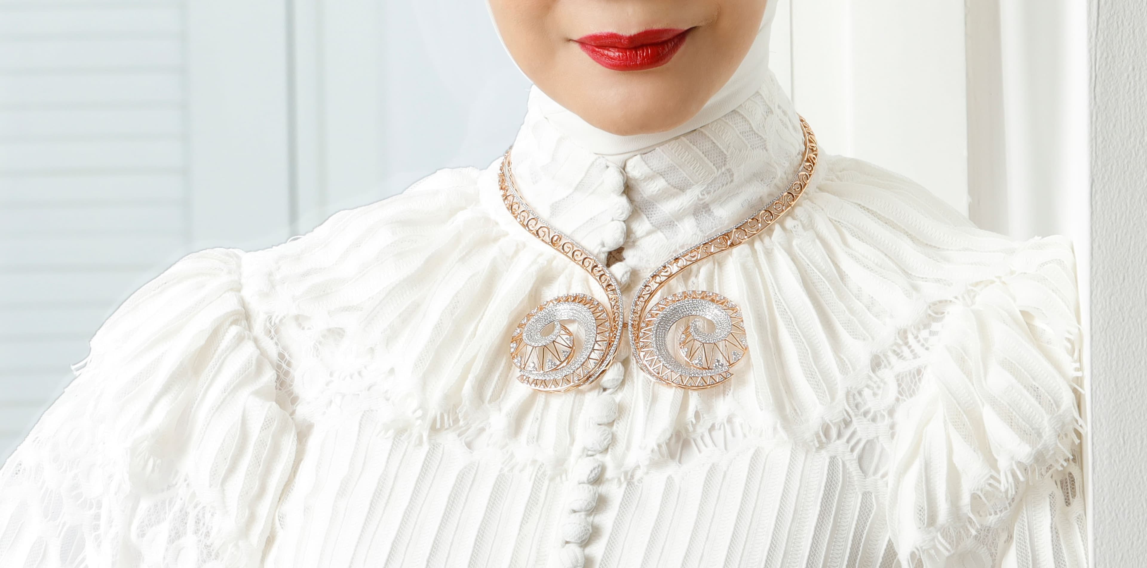 Inspirasi Perpaduan Perhiasan Berlian Unik khas Nusantara dengan Outfit Kekinian