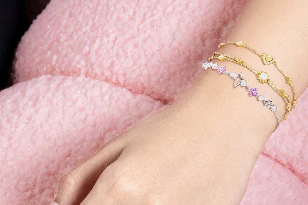 Pilihan Gelang Emas Wanita, Yellow Gold atau White Gold yang Akan Kamu Suka?