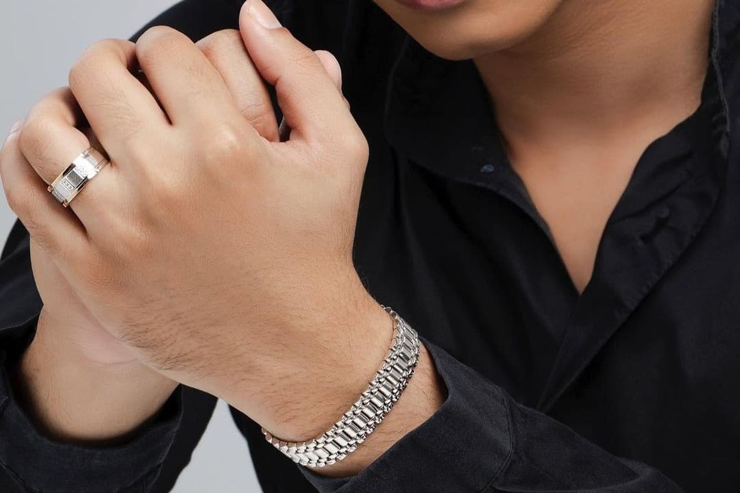 Rekomendasi Gelang Emas Putih yang Cocok untuk Working Man