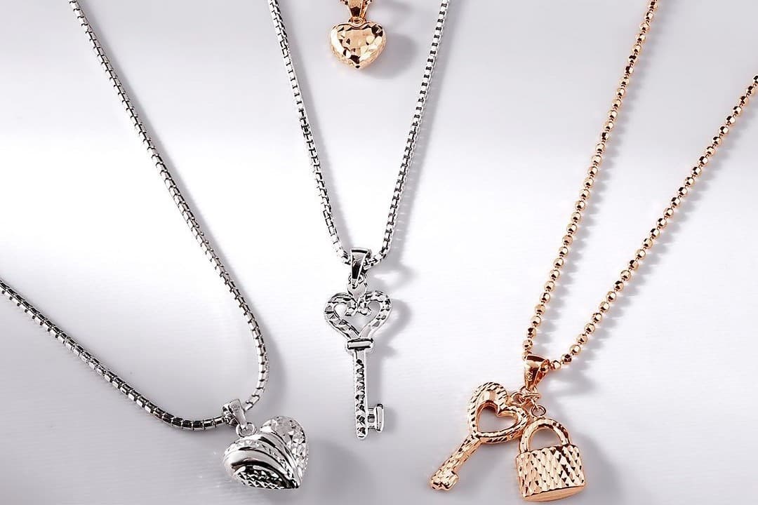 Liontin Emas Sebagai kado Tak Terlupakan? Ini Alasannya!