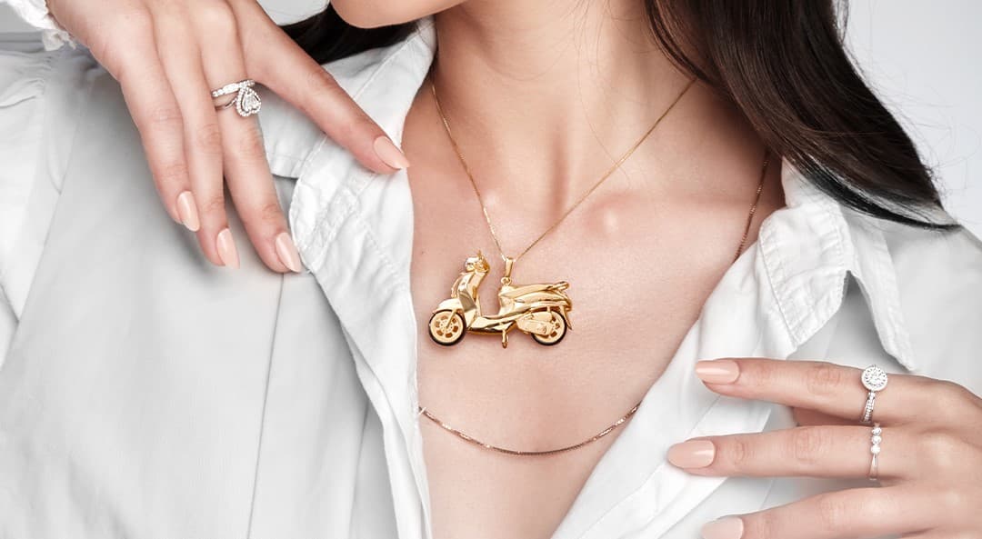 Bisakah Memakai Liontin dengan Kalung Emas 10 Gram Berhiaskan Berlian Sekaligus?