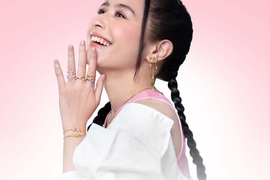 Padu Padan Gelang Emas Model Terbaru ala Selebriti Buat Inspirasi Look Hari Raya Kamu