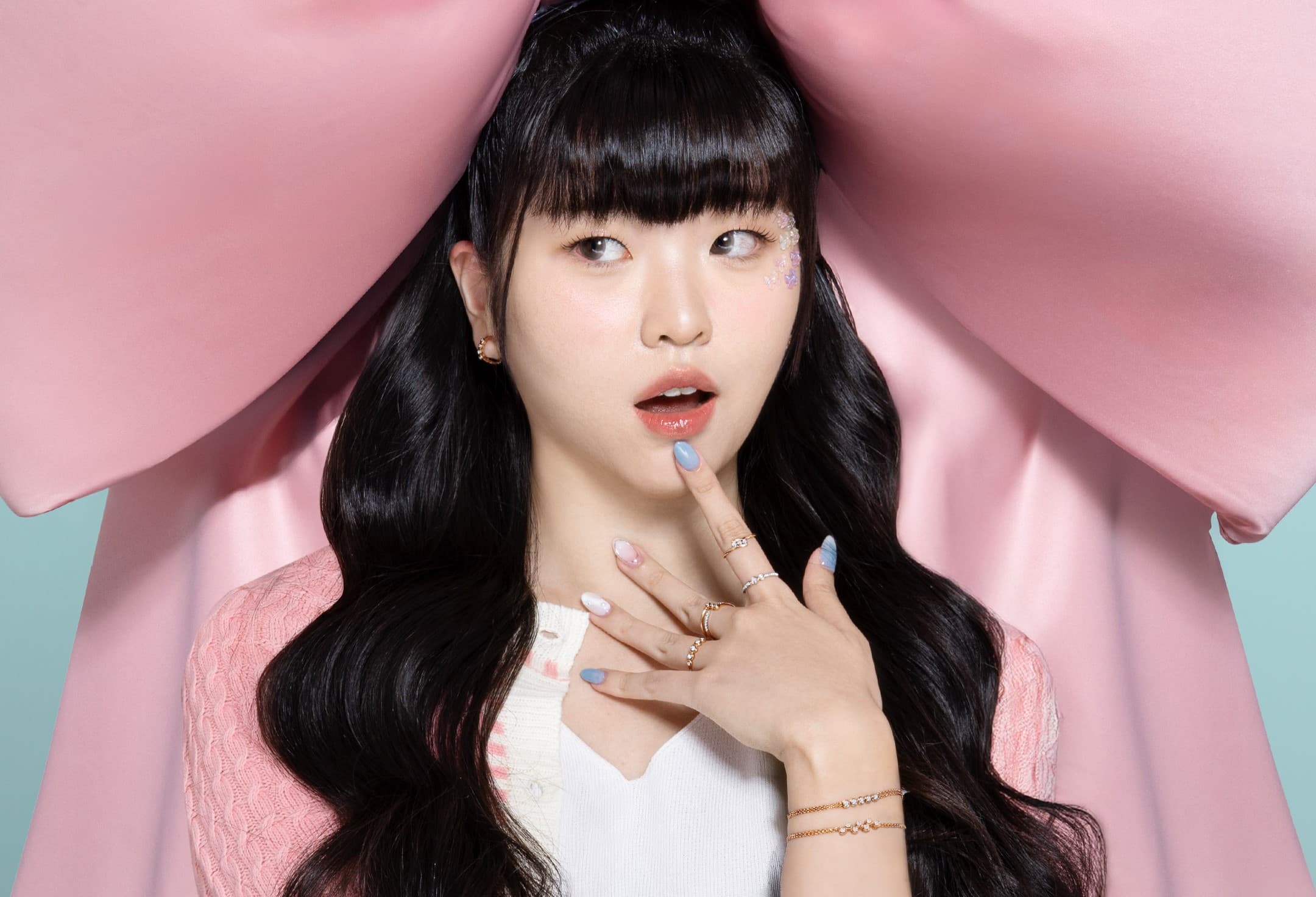 Emas Rose Gold dengan Berlian Makin Tren di Korea, Ini Pilihan Manis dari The Palace