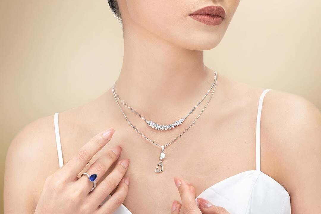 New Look 2025 dengan Model Kalung Emas Simple Elegan dengan Liontin Berlian