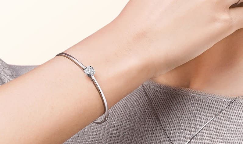 Bolehkah Gelang Tangan Wanita dengan Hiasan Berlian Terkena Air?