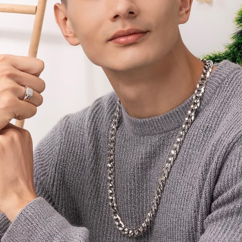 Tips Memilih Kalung Emas Putih Pria untuk First Date