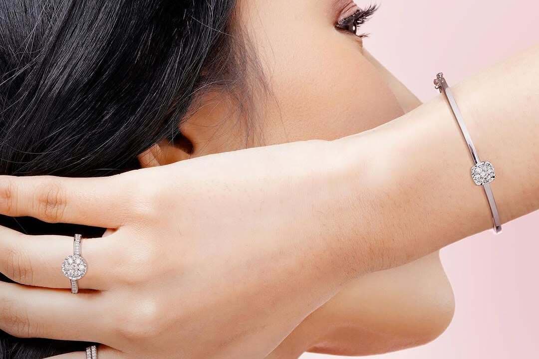 Cara Mudah Merawat Gelang Emas Model Chain dengan Hiasan Berlian