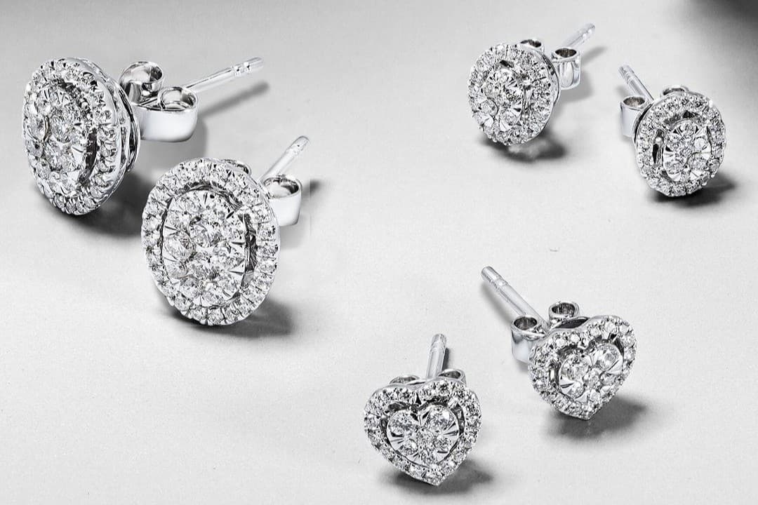 Perhatikan Baik-Baik, Ini Cara Yang Tepat Untuk Membersihkan Anting Emas Putih