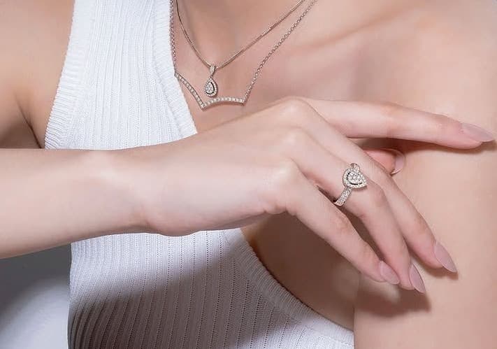 Lamar Si Dia Di Momen Natal dengan Cincin Tunangan Emas Asli, Ini Tipsnya!