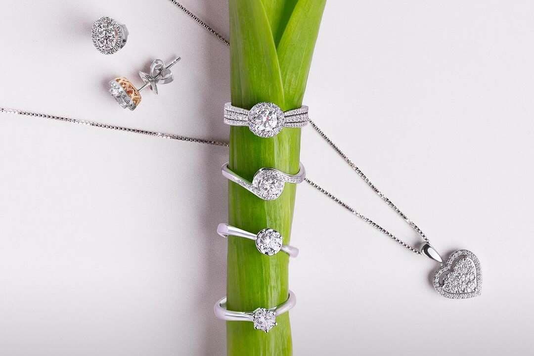 Ini Dia Cincin Tunangan Simple yang Lagi Populer Buat Para Gen Z Couple